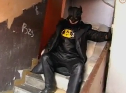 Batman es eslovaco, pobre y combate el crimen a cambio de comida