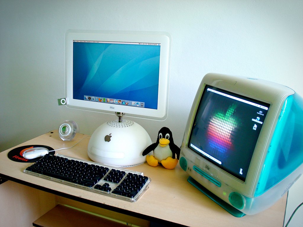 Подходит ли компьютер. Apple IMAC 2002. IMAC g4. Макинтош компьютер Apple 2005. IMAC g4 2002 года.