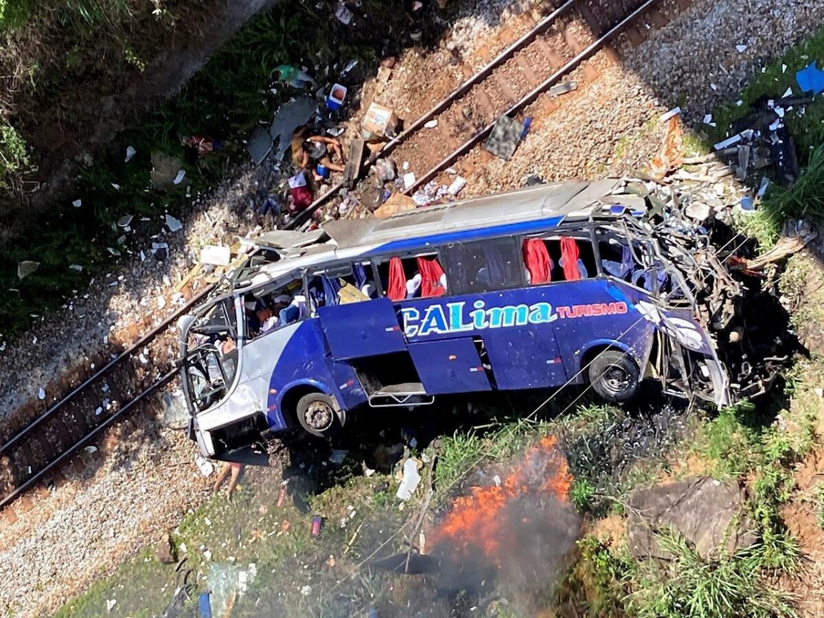 Fatal Accidente Al Menos 16 Muertos Y 27 Heridos En Bus Que Se Volcó A