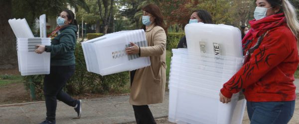 Entrega de nuevas urnas