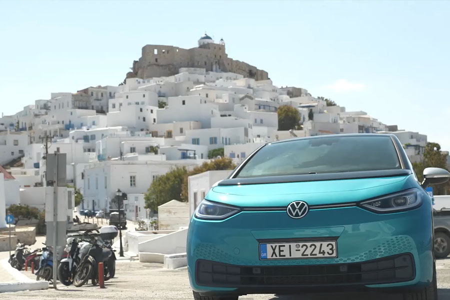 Isla griega buscará vivir su transformación hacia los autos eléctricos