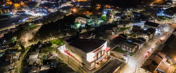 Fotografía aérea del Teatro Municipal de Lota. Foto: @aereolota
