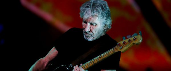 El artista britanico, Roger Waters, se presenta en el Estadio Nacional.