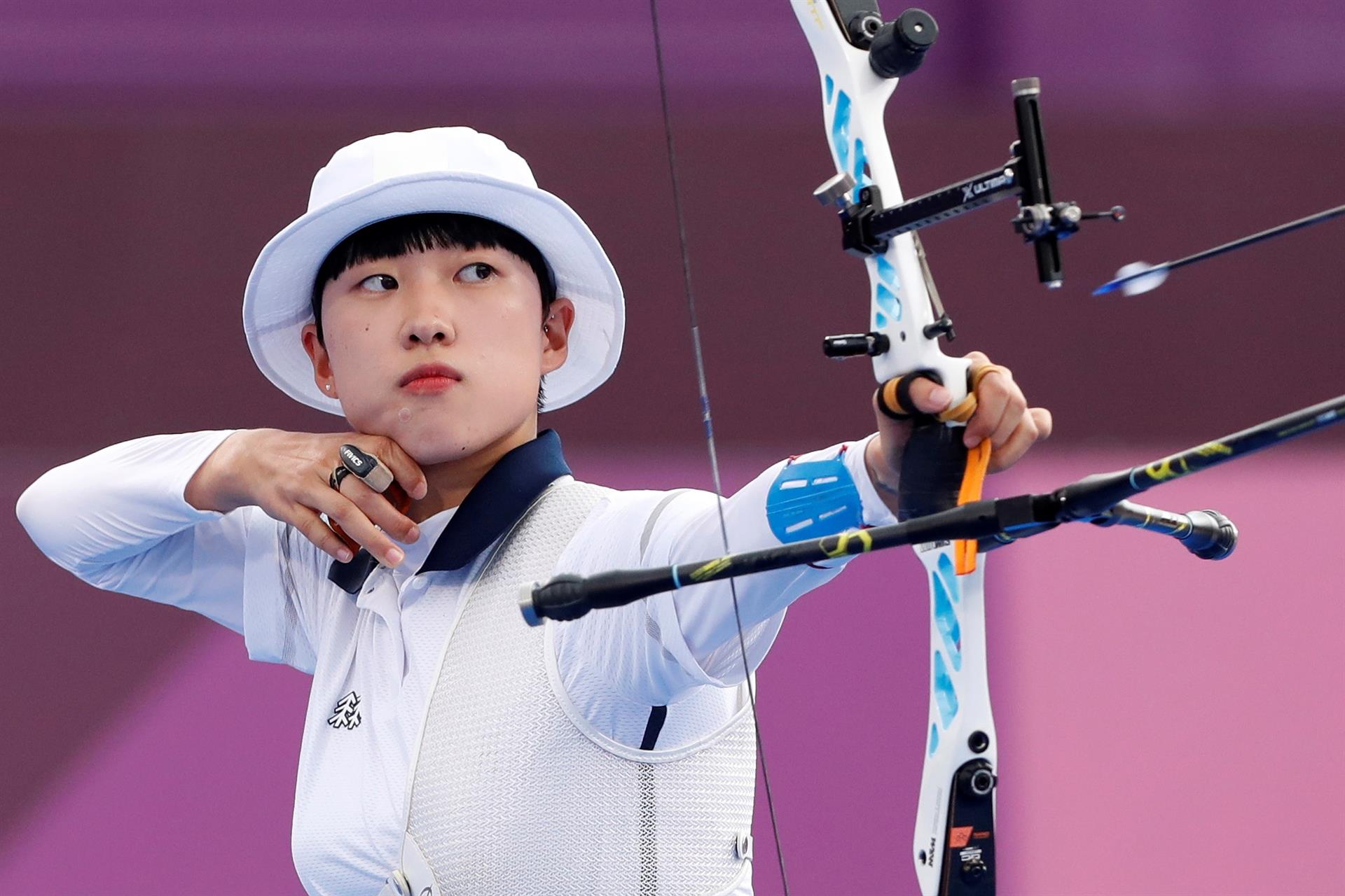 La medallista sur coreana, An San, ha recibido diversos ataques misóginos a través de internet debido a su corte de pelo y los políticos del país condenaron sus comentarios.