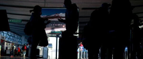 En el aeropuerto de Arturo Merino Benitez se comienza a ultilizar el Pase de Movilidad
