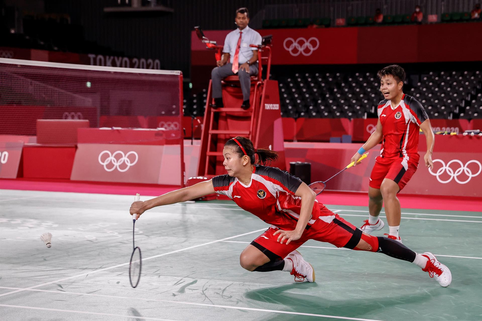 El equipo femenino de bádminton de Indonesia tuvo un complicado segundo set, sin embargo, lograron igual el oro olímpico.