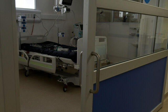 Una disminución de casos positivos por Covid-19, se registra en las salas UCI del hospital regional de Iquique.