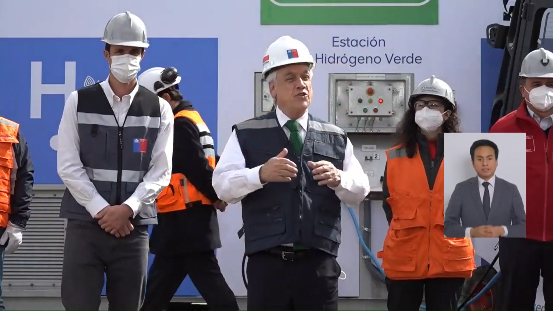 Chile materializó, este lunes, la producción de la primera molécula de hidrógeno verde, que servirá como fuente de energía para descarbonizar la industria minera.