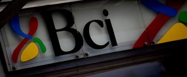 Fachada del banco BCI, ubicada en la calle Barros Arana