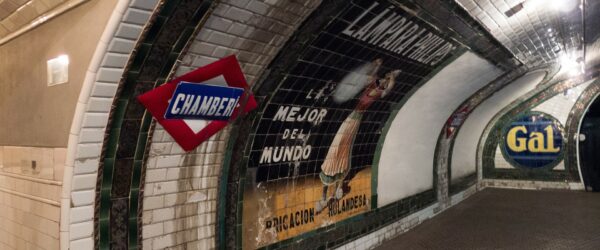 Un joven fue detenido luego de intentar robar en el metro de Madrid, se escondió en los ductos de ventilación y estuvo atrapado ahí dos días,