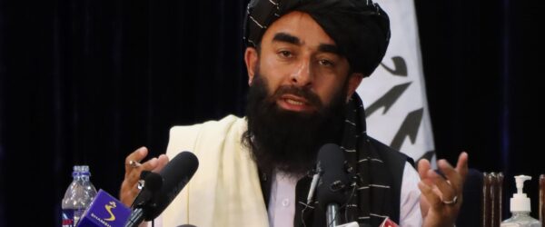 Durante su primera rueda de prensa luego de tomarse el poder de Afganistán, los talibanes aseguraron que las mujeres tendrán derechos en el país, pero dentro del marco del Islam.
