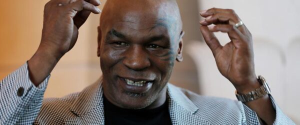 Mike Tyson casi muere tras chupar un sapo alucinógeno