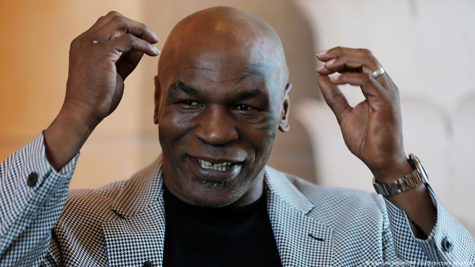 Mike Tyson casi muere tras chupar un sapo alucinógeno