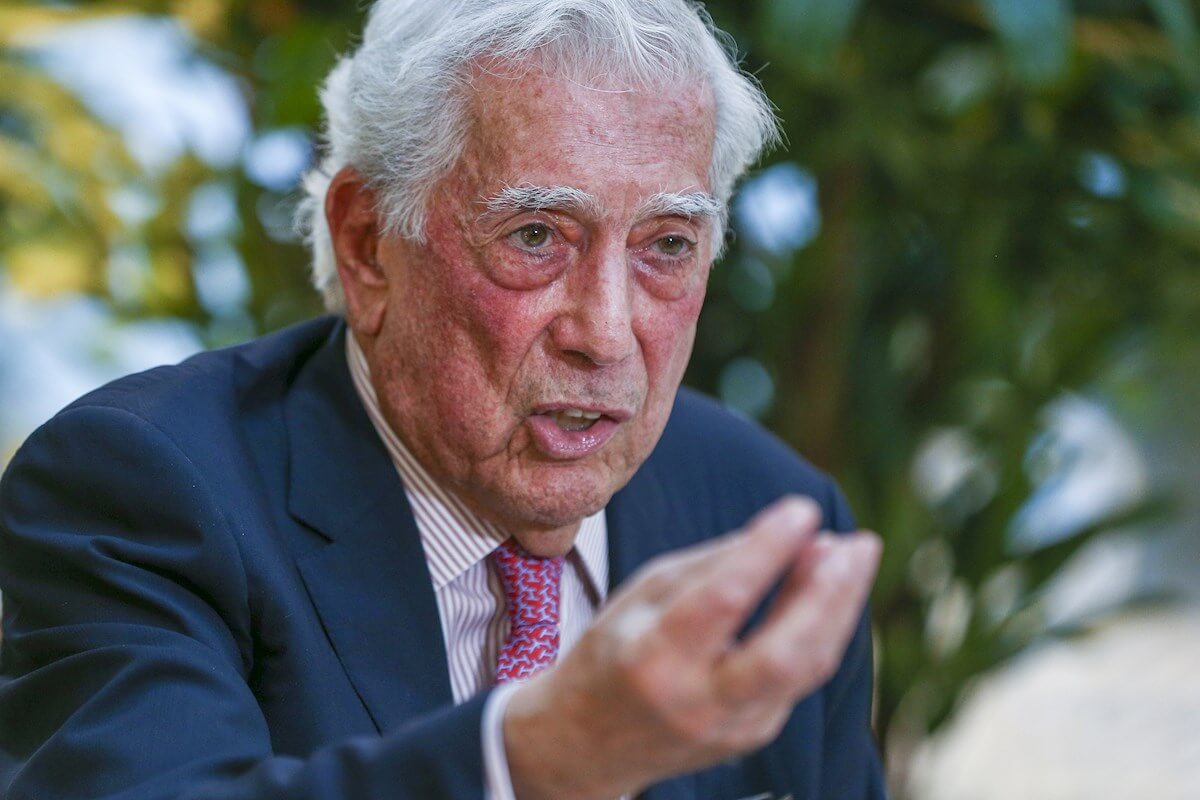 Mario Vargas Llosa hace votos para que el "inevitable" cambio en Cuba sea pacífico