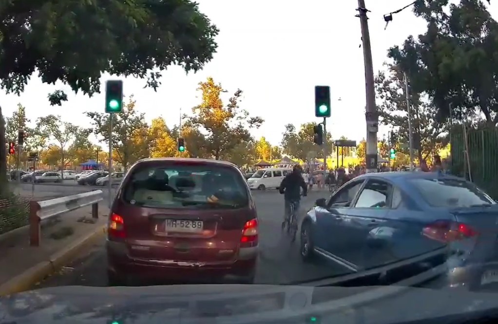 Conductor atropelló a ciclista tras discusión
