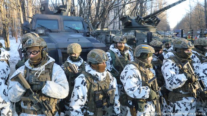 Soldados ucranianos entrenados cerca de la central nuclear de Chernóbil a principios de febrero.