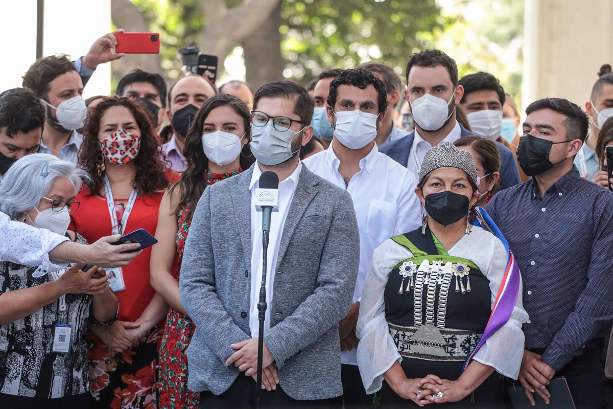 Tensión con el Senado y el insospechado retorno de Rojas Vade: ¿Debe el gobierno de Boric incidir en la Convención?
