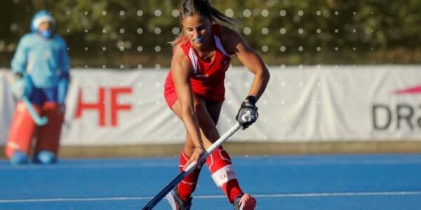 Constanza Palma, Capitana de la Selección de Hockey Femenino de Chile, se encuentra jugando en los Juegos Panamericanos 2022.