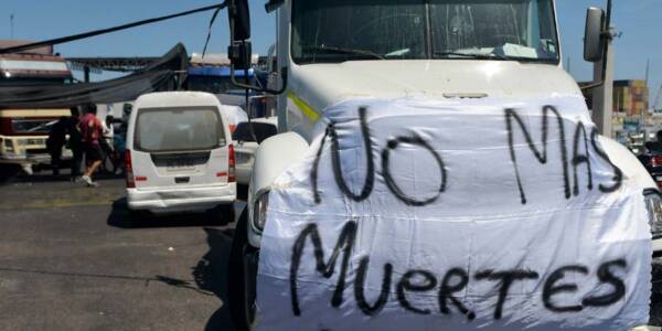 Camioneros en Antofagasta terminan paro en el norte tras llegar a acuerdo
