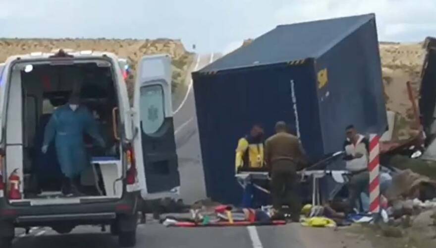 Chofer ebrio volcó camión que transportaba migrantes a Iquique