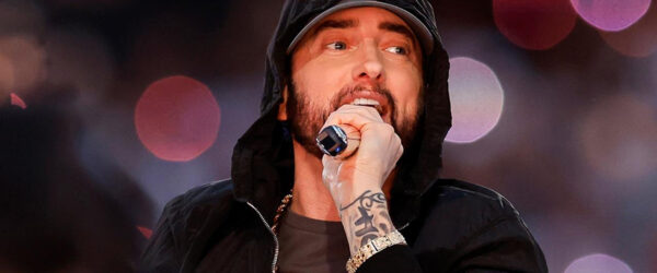 Por qué este gesto de Eminem causó tanta polémica en el Super Bowl