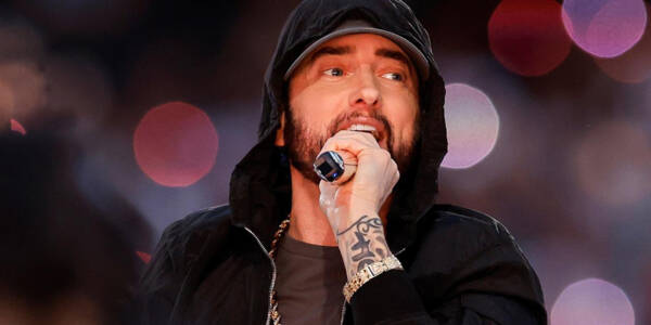 Por qué este gesto de Eminem causó tanta polémica en el Super Bowl