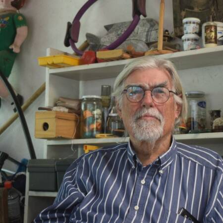 José Bengoa en su casa en Cajón del Maipo