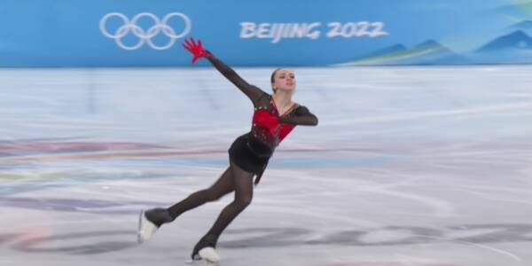 Kamila Valíeva bajo el foco: patinadora de 15 años que rompió récord con salto cuádruple en los JJ.OO. levanta sospechas de dopaje