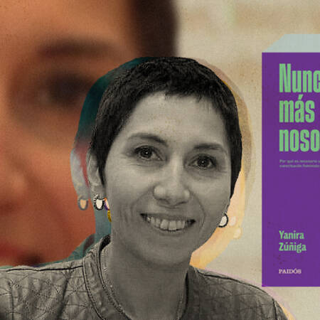 La imagen muestra a Yanira y a su libro sobre feminismo