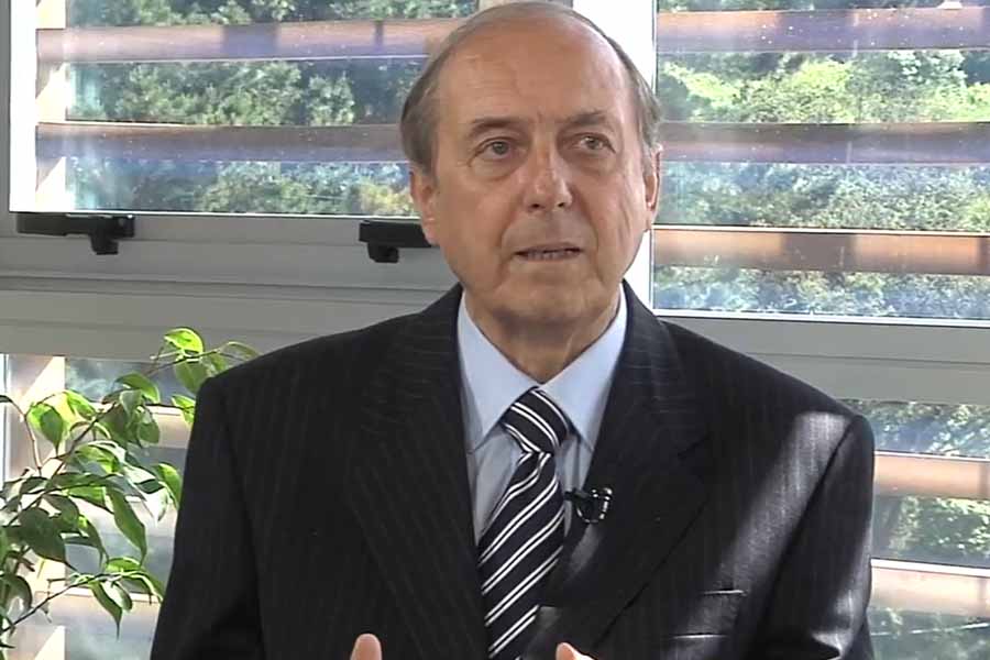 Las reacciones que dejó incendiaria columna de rector emérito de la UC