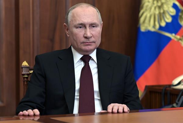 Escala tensión: Putin pone en alerta sus fuerzas de disuasión nuclear