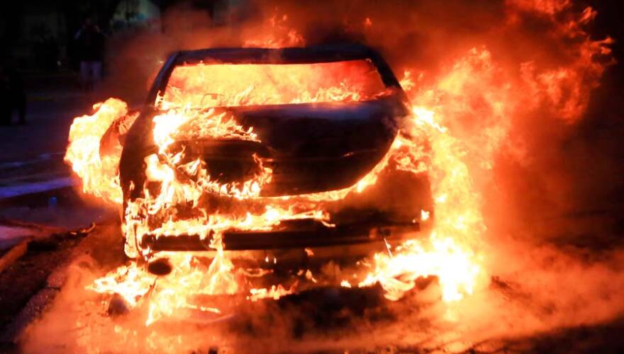 Puerto Montt: queman auto de aplicación de viajes para evitar pagar