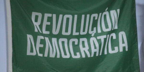 Bandera de Revolución Democrática