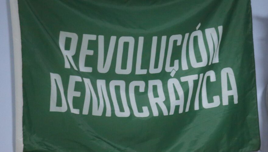 Bandera de Revolución Democrática