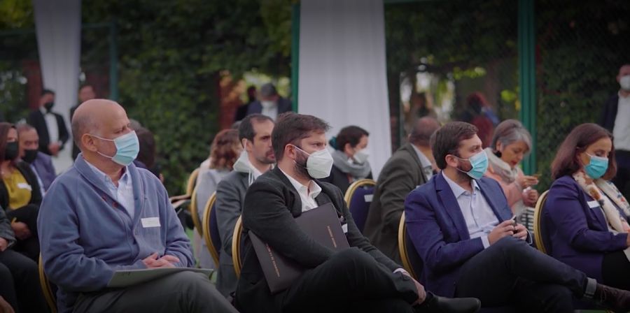 El Presidente Boric llamó a terminar con el "discolaje" en el encuentro oficialista de Cerro Castillo.