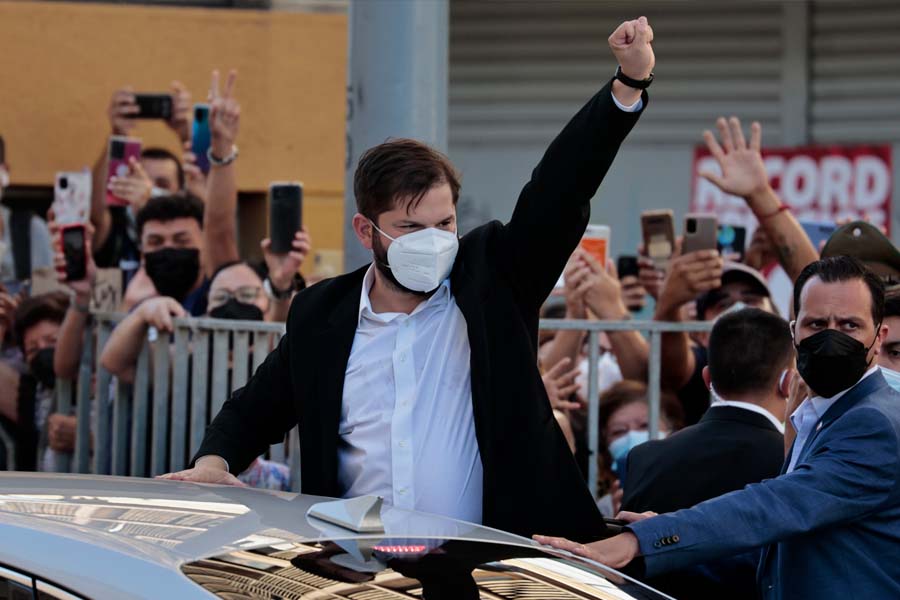 La controvertida columna del Financial Times que pautea a Boric|
