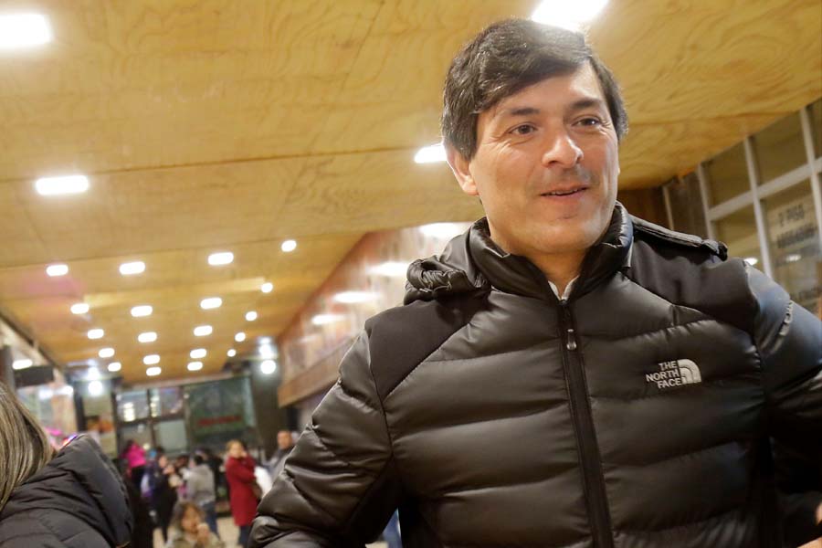 Parisi demanda a expareja para rebajar costo de pensión de alimentos