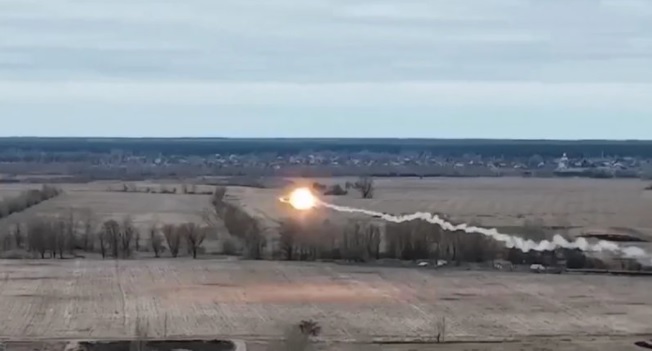 VIDEO. El impactante momento en que un misil derriba un helicóptero ruso