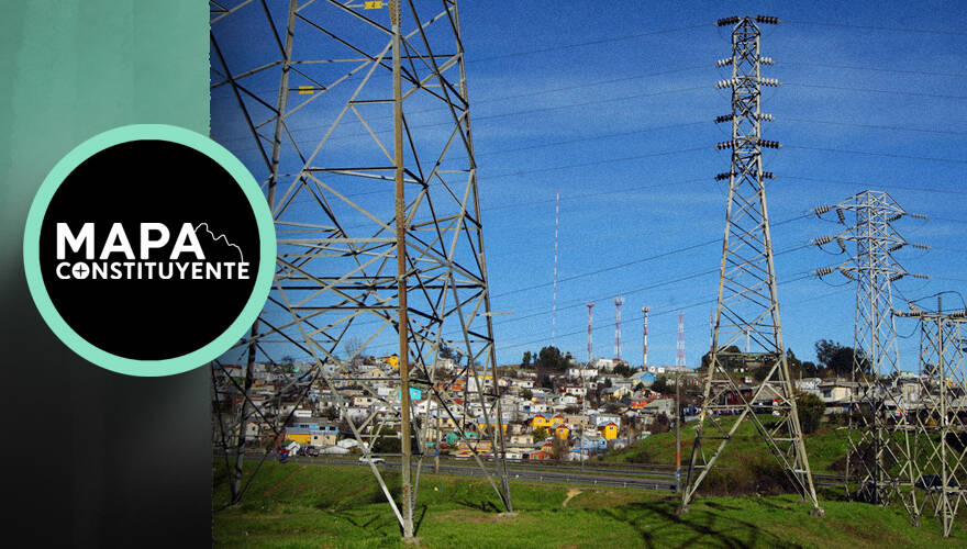 La imagen muestra un plano de torres de alta tensión en el sur de Chile
