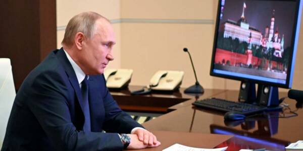Putin aprueba ley que criminaliza "fake news" sobre el Ejército ruso