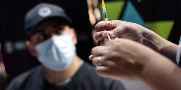 Gobierno apoyará producción de vacunas tras acuerdo con la U de Chile