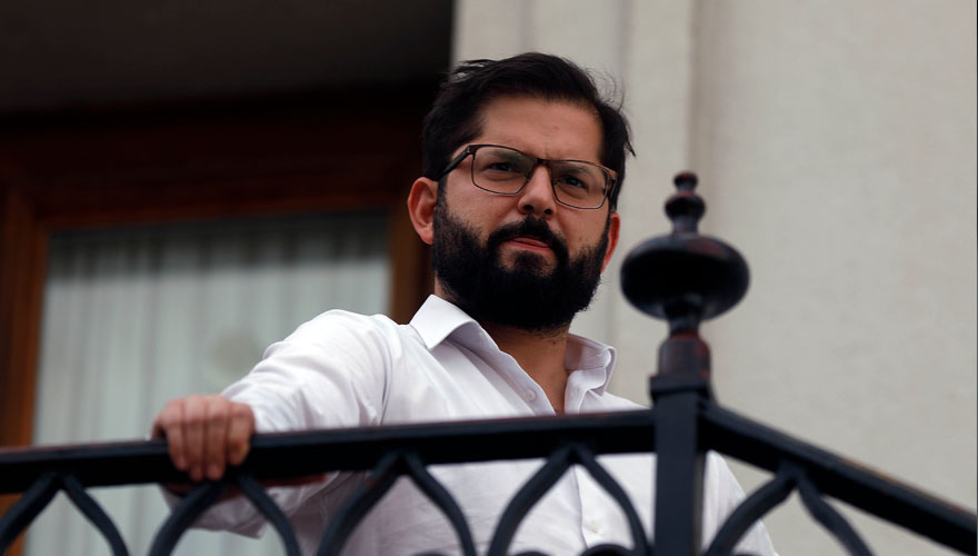 Boric acusa recibo de las encuestas que dan como ganadoras al Rechazo