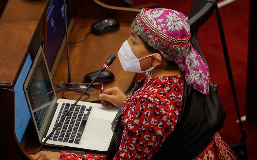Elisa Loncón frenó en seco a constituyentes de derecha por insultos