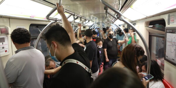 Mujer acosada en Metro afirma Carabineros le pidió usar otro tipo de ropa