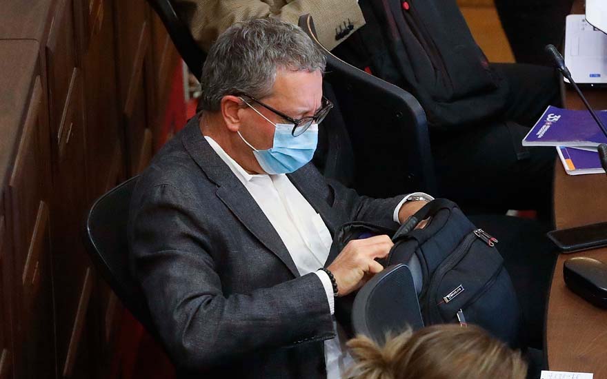 El curioso reclamo de Fontaine por "democracia paritaria" en la CC