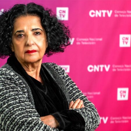 La presidenta del CNTV, Faride Zerán, aspira a que TVN sea "un canal público en serio".