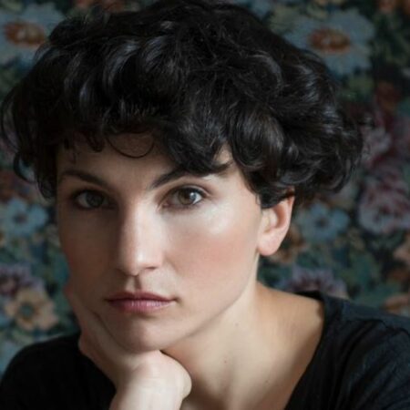 La imagen muestra a Manuela Martelli