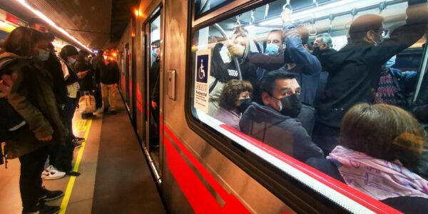 Lanzazo en el Metro termina con delincuente herido por impacto de vagón
