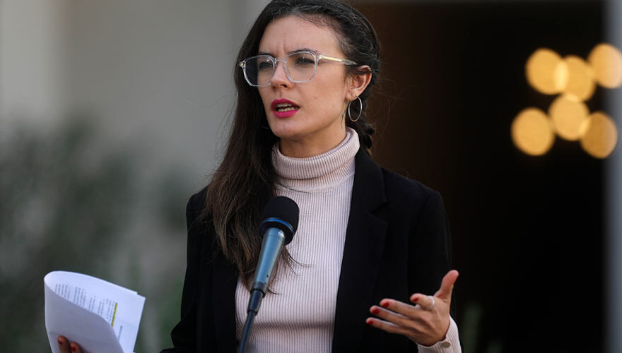 Camila Vallejo calmó las aguas tras dichos de Vega por presos políticos