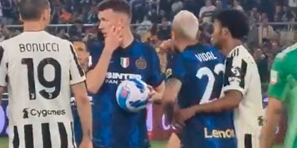 VIDEO. Captan cómo Arturo Vidal frenó en seco a jugador de la Juventus